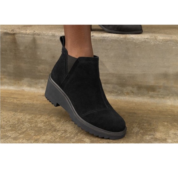 MAKE AN OFFER - TOMS Maude Suede Wedge Zip Boot - Picture 2 of 8